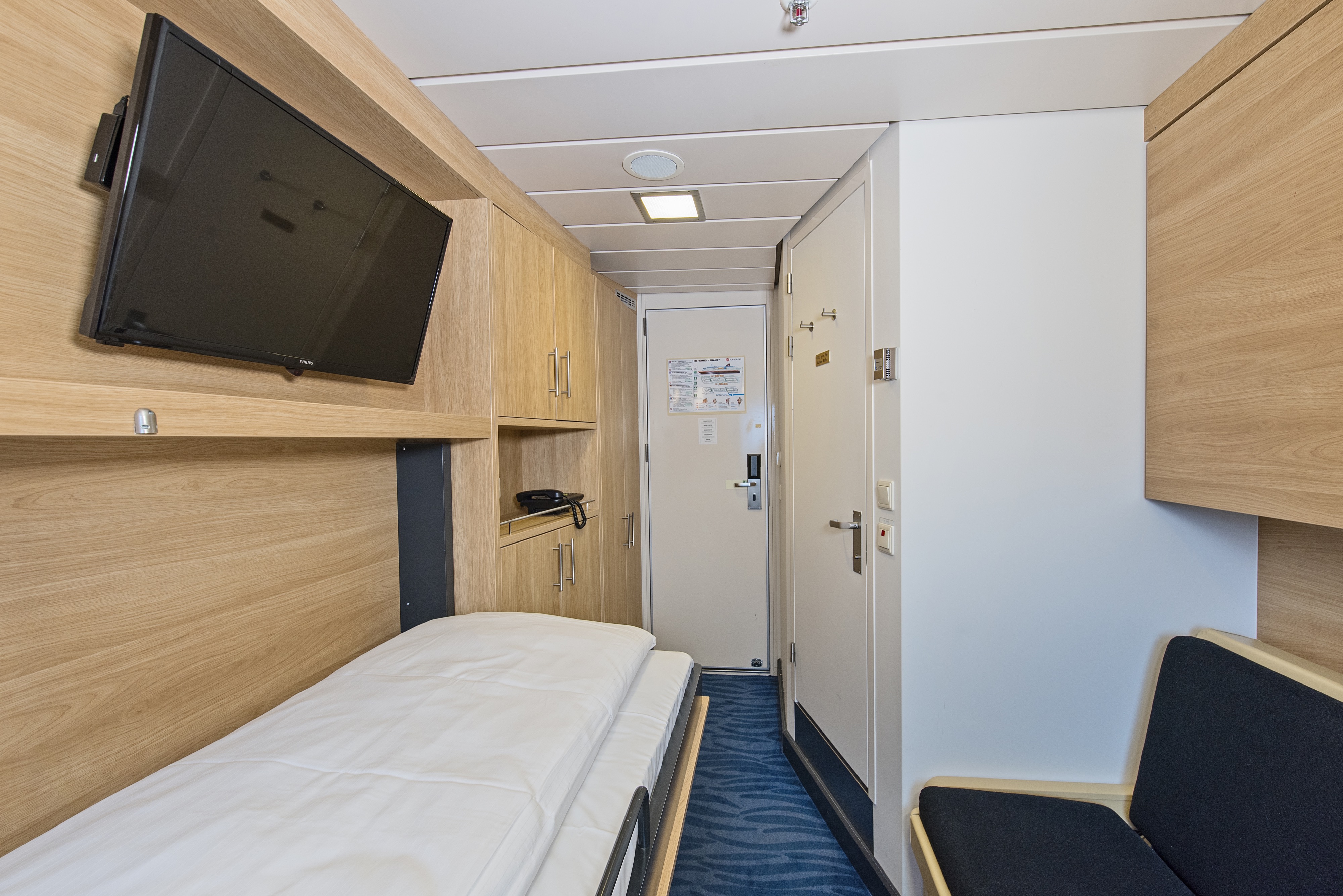 Polar Outside | Triple on lower, middle or upper deck with window